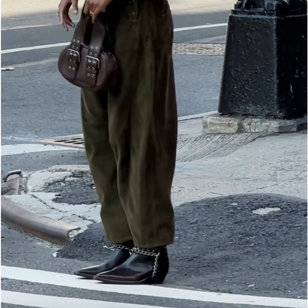Alexander Wang Iggy ankle boots black
leather Rhodium chains 40.5/9-9.5 $795 - Picture 4 of 16